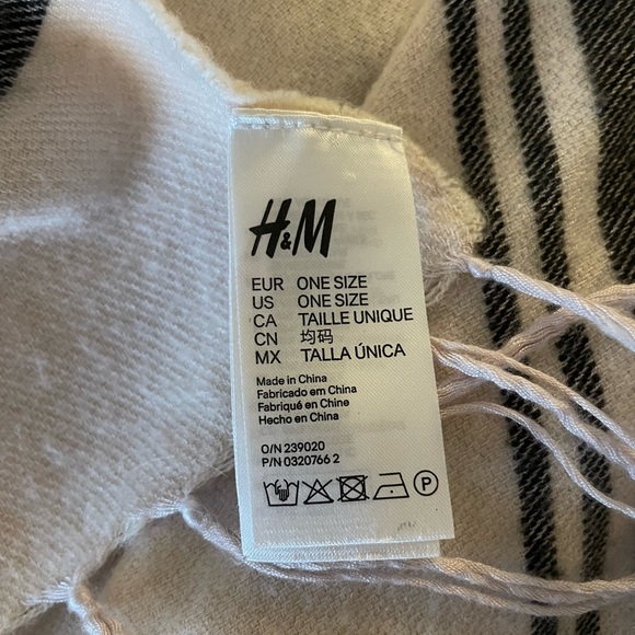 H&M Striped Light Black & Cream Cape One Size - Picture 4 of 5